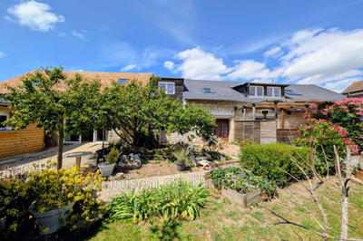 Propriété - 293 m² - 10 pièces