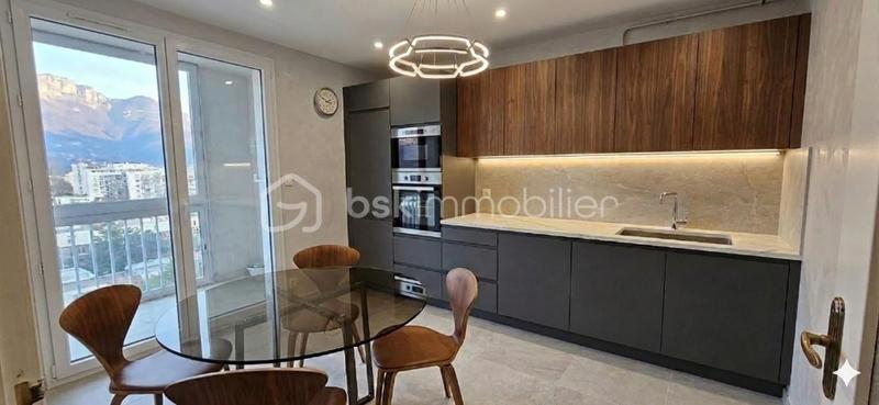 Appartement - 83 m² - 3 pièces