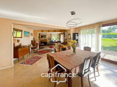 Propriété - 225 m² - 10 pièces