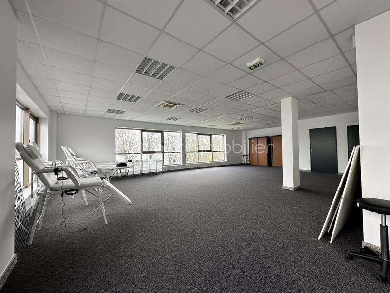 Bureau - 104 m² - 1 pièce