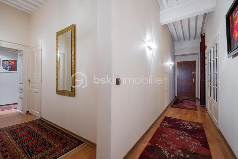 Appartement - 211 m² - 5 pièces