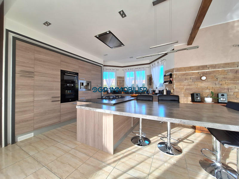 Maison - 160 m² - 4 pièces