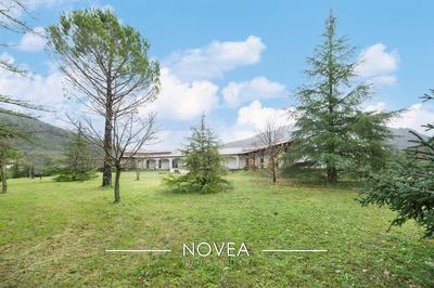 Villa - 396 m² - 6 pièces