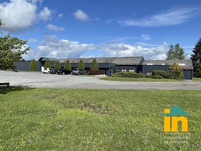 Local commercial - 1 460 m²