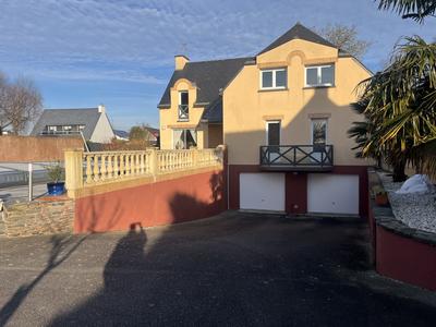 Maison traditionnelle - 170 m² - 8 pièces