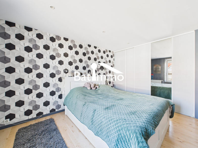 Maison - 245 m² - 8 pièces