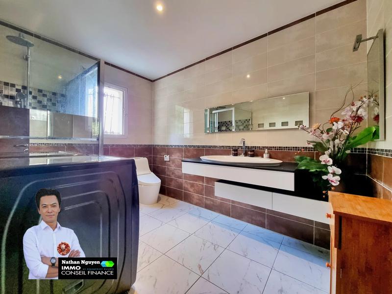 Maison - 181 m² - 8 pièces