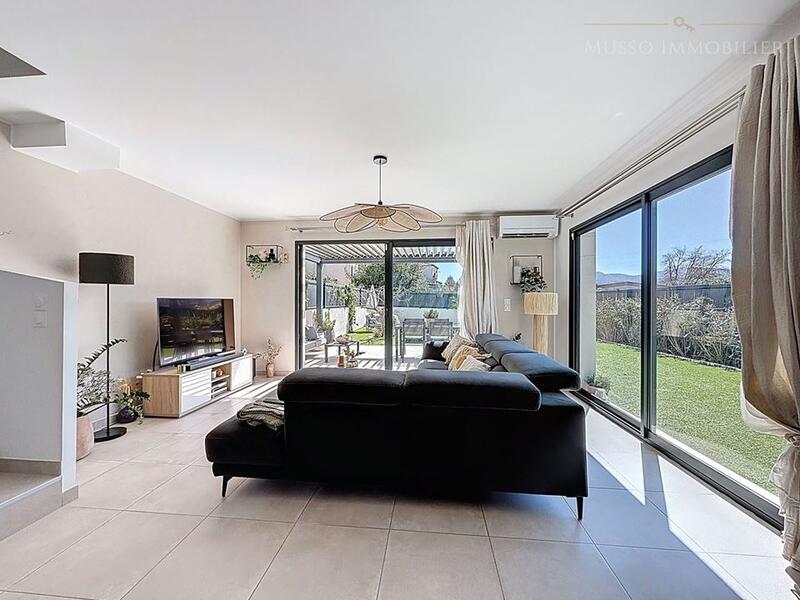 Maison traditionnelle - 95 m² - 4 pièces