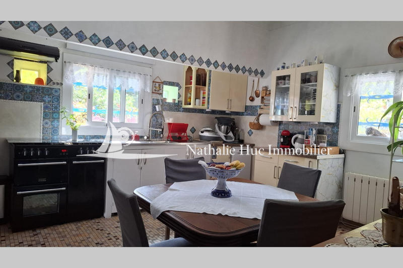 Propriété - 390 m² - 6 pièces