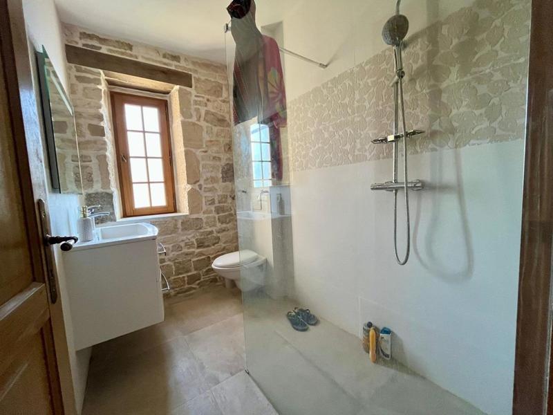 Propriété - 215 m² - 10 pièces