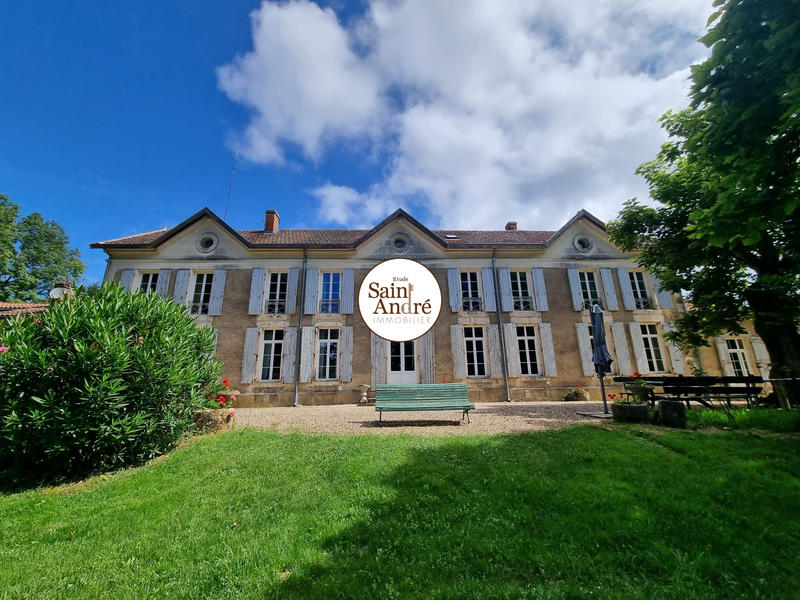 Maison - 470 m² - 12 pièces