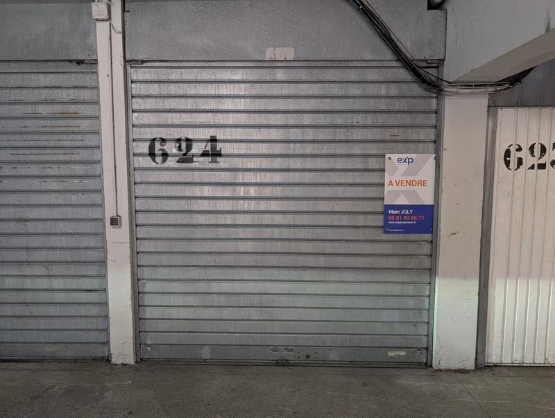 Parking / Garage - 11 m²