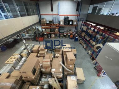 Entrepôt - 887 m²