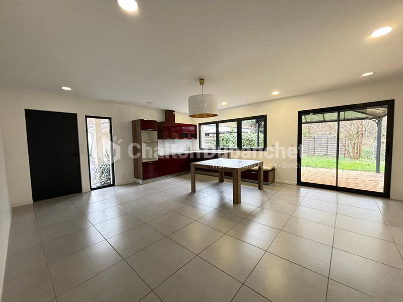 Maison - 99 m² - 5 pièces