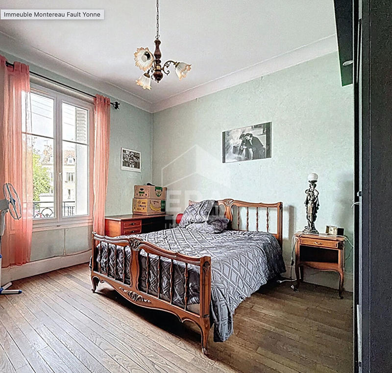 Immeuble - 9 m² - 11 pièces