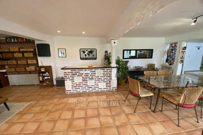 Maison - 212 m² - 6 pièces