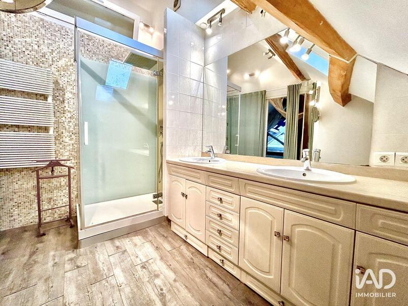 Maison - 210 m² - 7 pièces