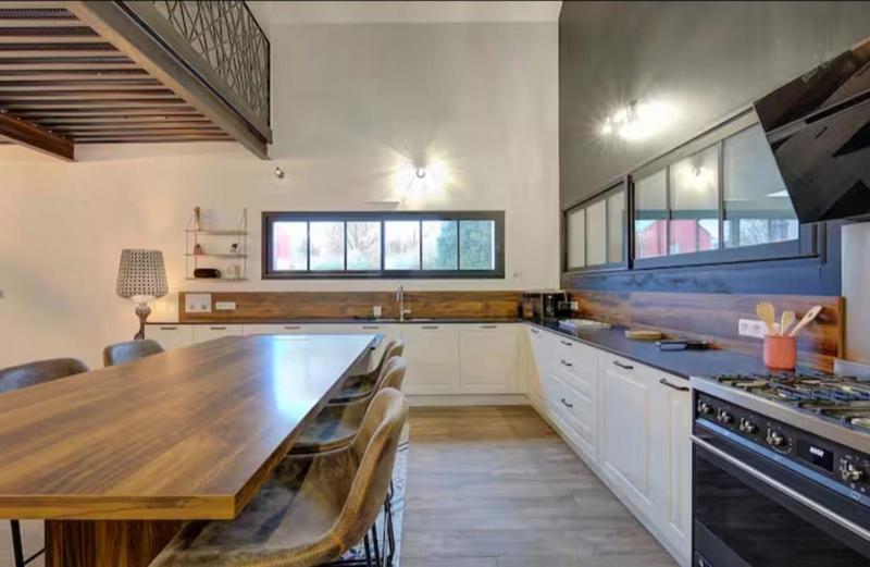 Maison - 280 m² - 7 pièces