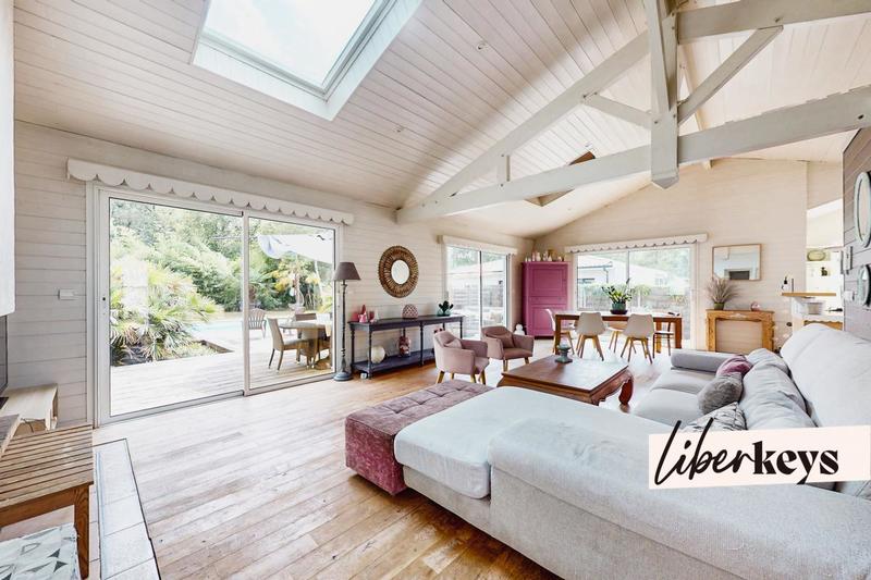 Villa - 220 m² - 8 pièces