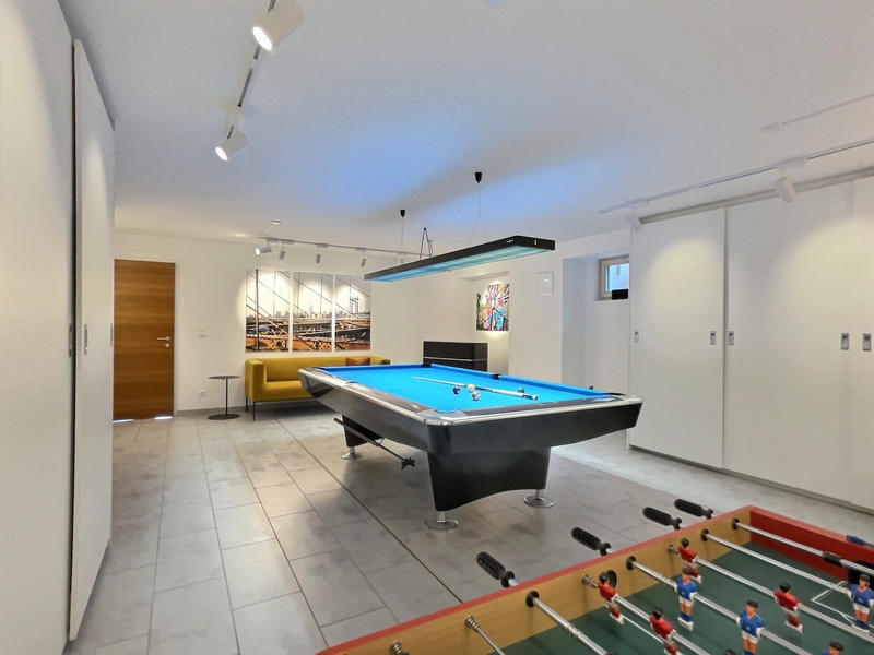 Propriété - 246 m² - 8 pièces