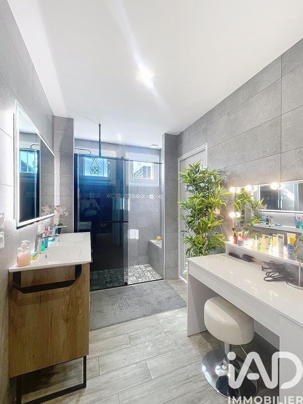 Maison - 272 m² - 11 pièces