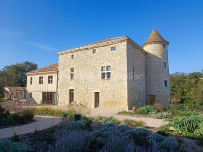 Château - 1 307 m² - 22 pièces