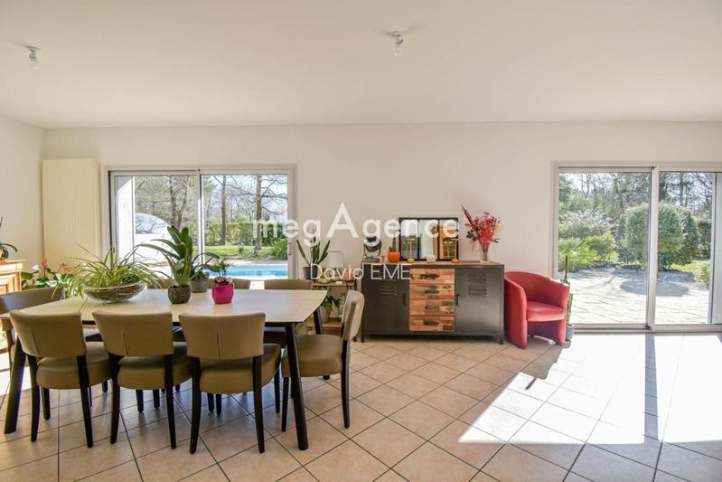 Maison traditionnelle - 192 m² - 9 pièces