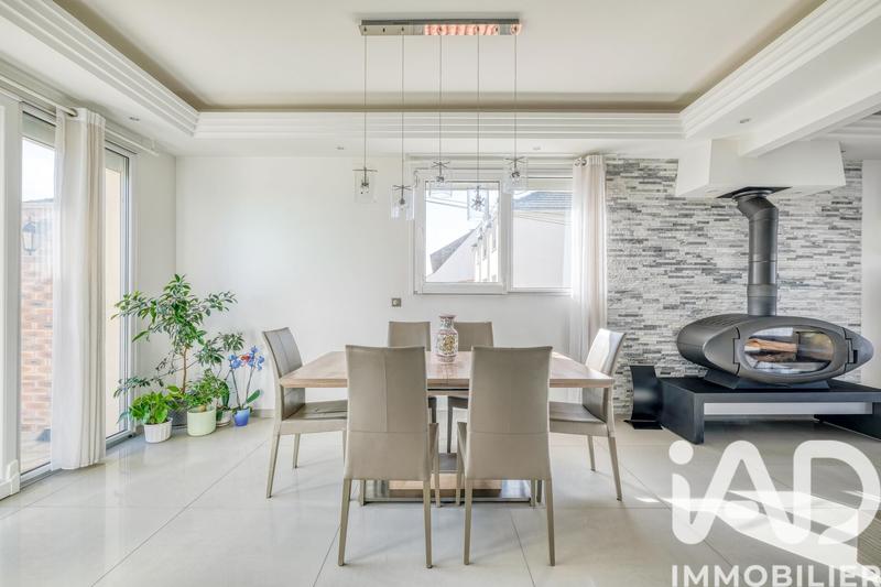 Maison - 201 m² - 8 pièces