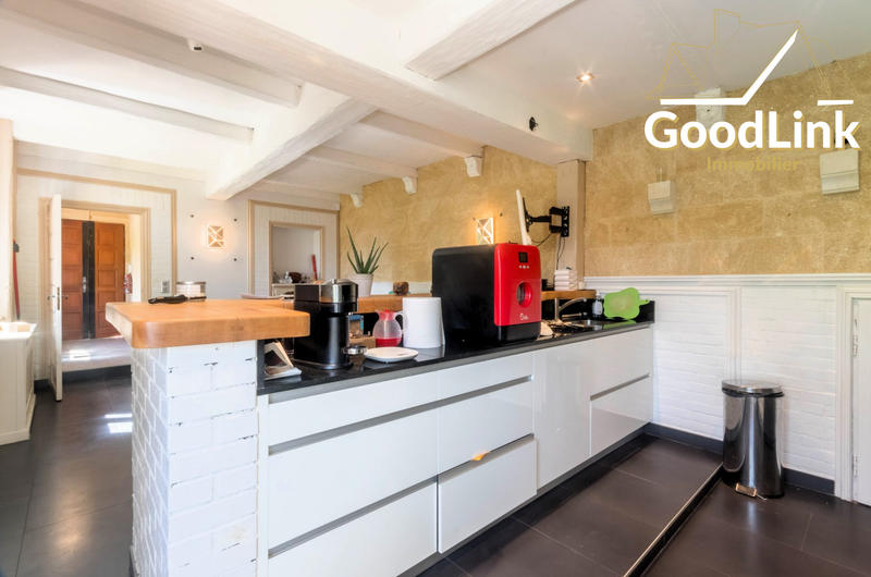 Maison - 235 m² - 7 pièces