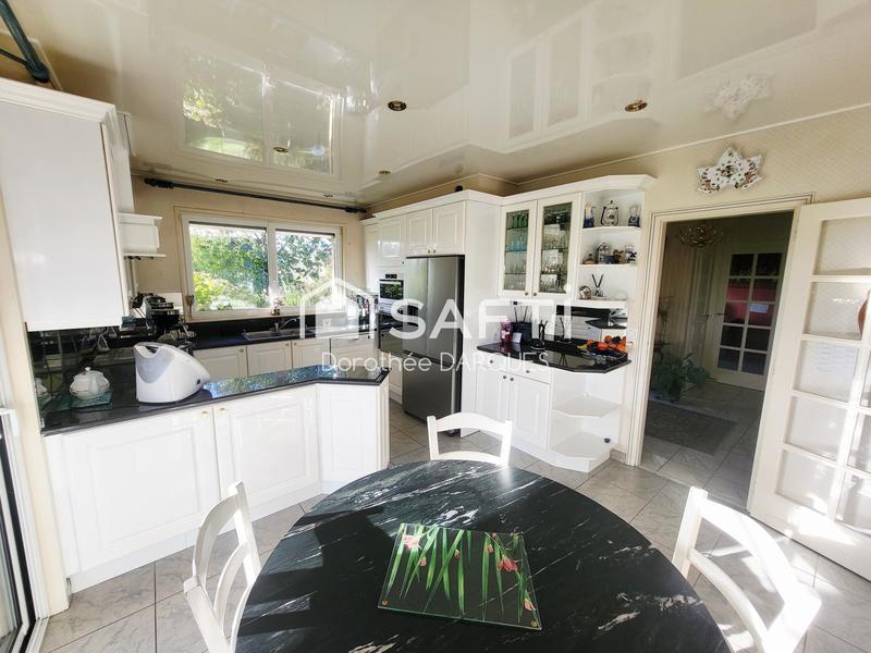 Maison - 213 m² - 7 pièces