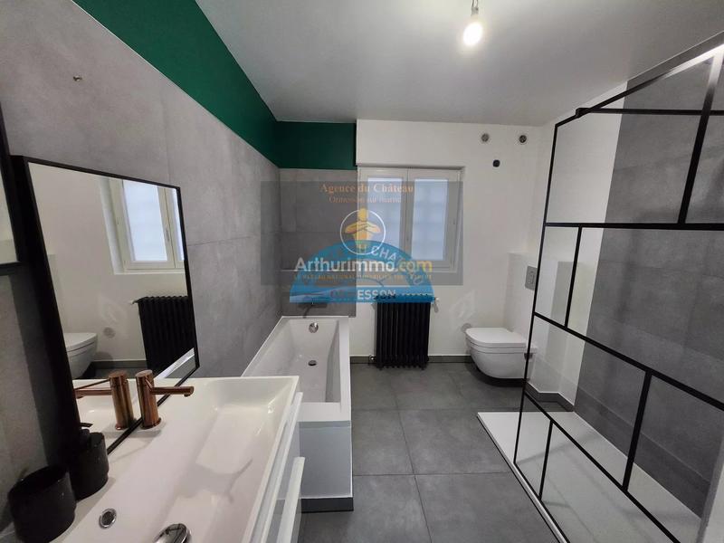 Maison - 233 m² - 11 pièces