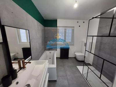 Maison - 233 m² - 11 pièces