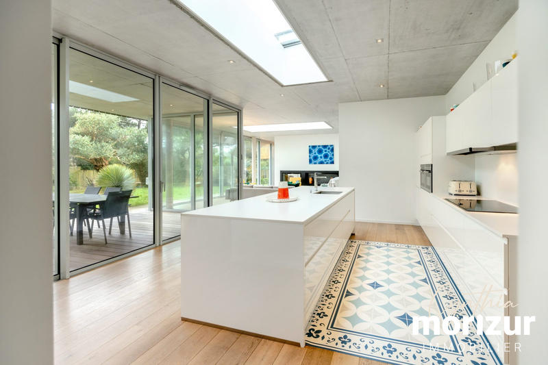 Maison - 282 m² - 9 pièces