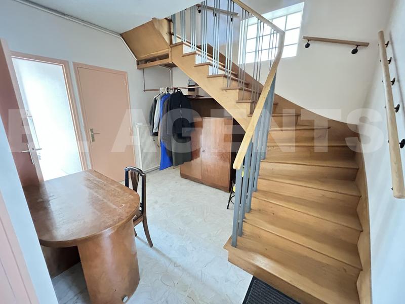 Maison - 210 m² - 8 pièces