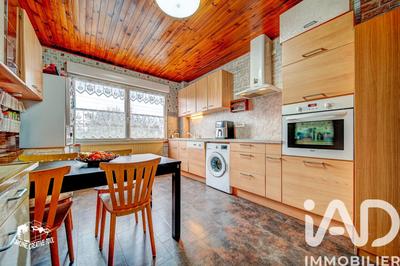 Maison - 180 m² - 8 pièces