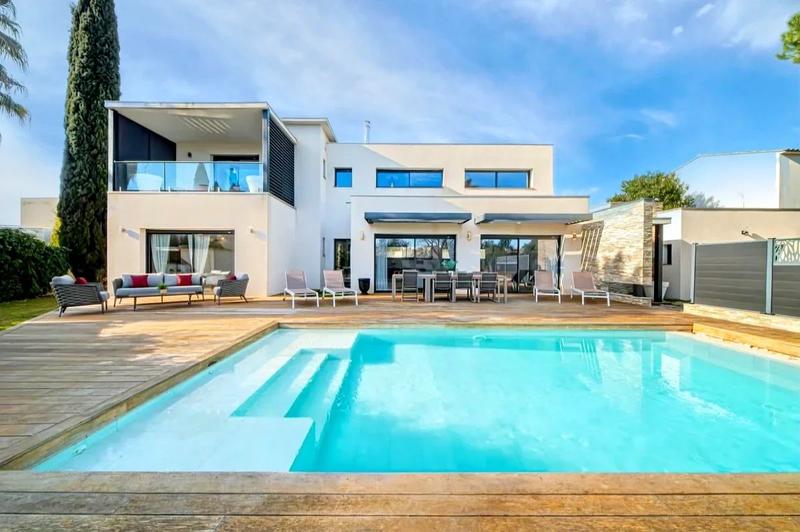 Villa - 220 m² - 6 pièces