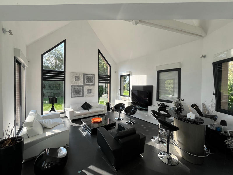 Maison - 265 m² - 9 pièces