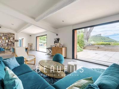 Villa - 210 m² - 8 pièces