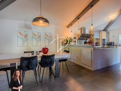 Villa - 291 m² - 8 pièces