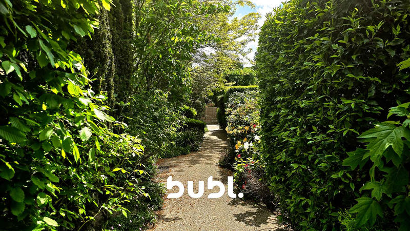 Maison - 302 m² - 12 pièces