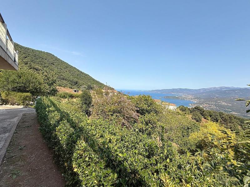 Villa - 300 m² - 5 pièces