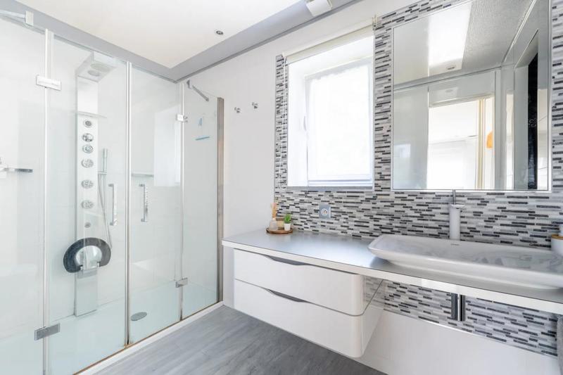 Propriété - 400 m² - 10 pièces