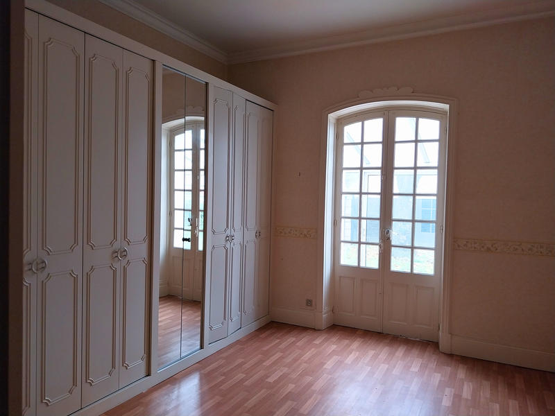 Maison - 264 m² - 9 pièces