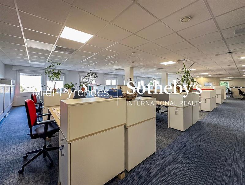 Immeuble - 4 564 m²