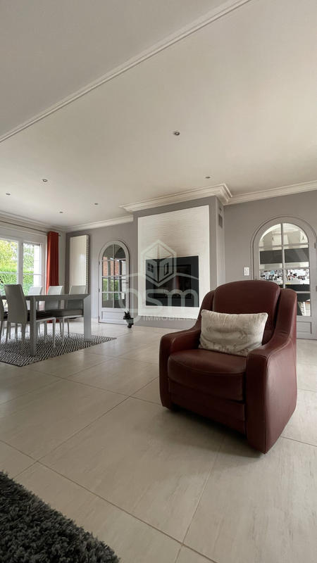 Maison - 383 m² - 13 pièces