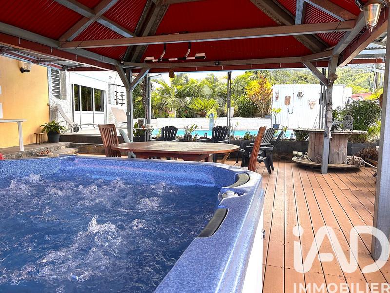 Maison - 242 m² - 6 pièces