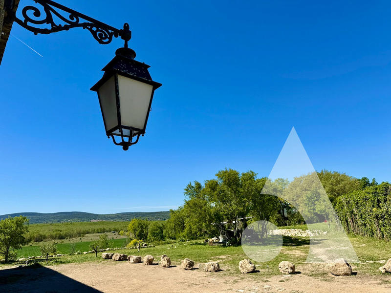 Maison - 568 m² - 12 pièces