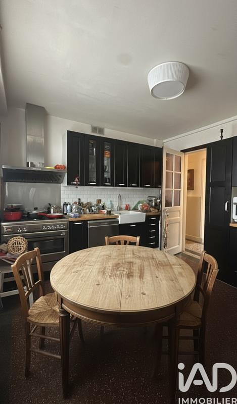 Appartement - 98 m² - 7 pièces