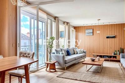 Maison - 205 m² - 11 pièces