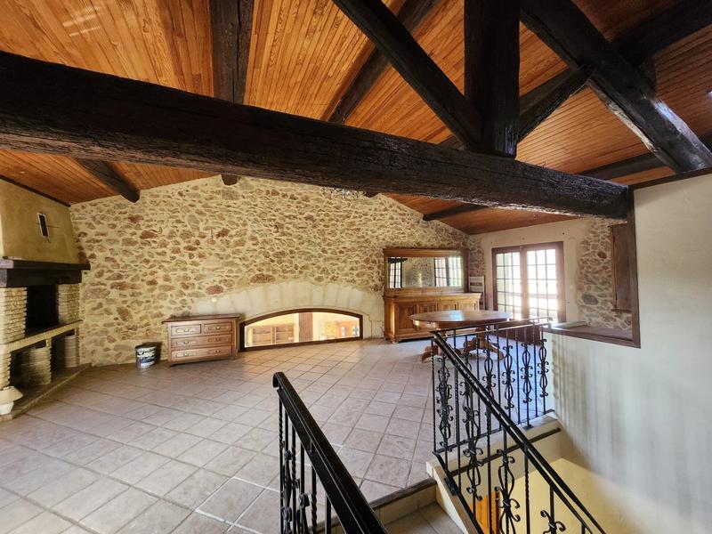 Maison - 247 m² - 9 pièces